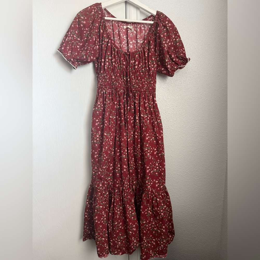 Women’s Burgundy Floral Tiered Midi Dress - Picture 5 of 6